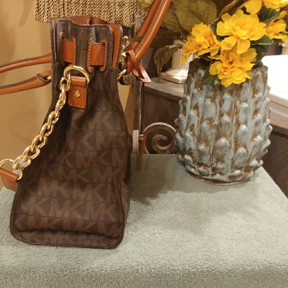 Michael Kors - Picture 3 of 4